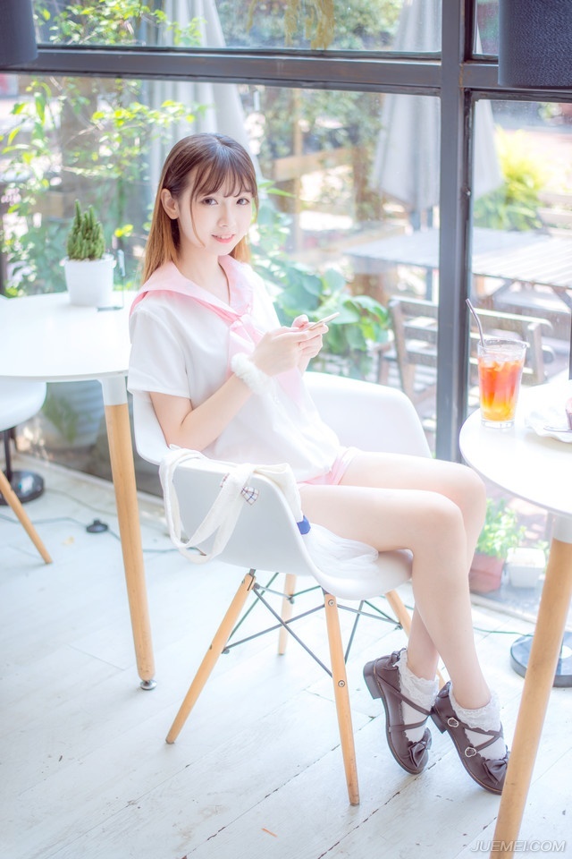 朋友不是先来的人或者认识最久的人，而是那个来了以后再也没有走的人。